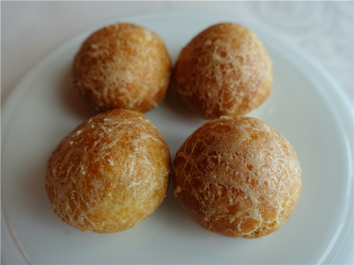 gougeres stuffed with truffle